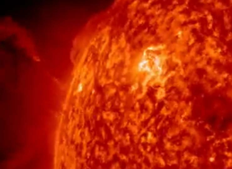 NASA ने शेयर किया सूर्य का अद्‍भुत वीडियो, यूजर्स ने पूछा क्या है असली है?