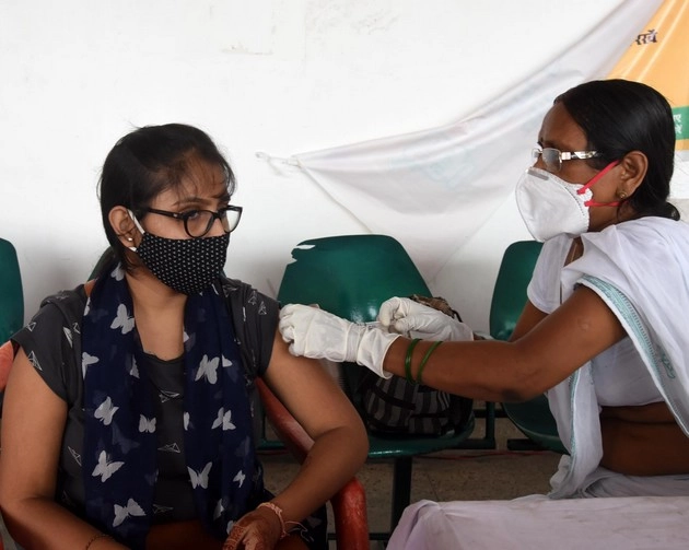 Coronavirus: पहले दिन 3 लाख से अधिक बच्चों ने ली वैक्सीन टीके की खुराक - first day more than 3 lakh children took vaccine dose