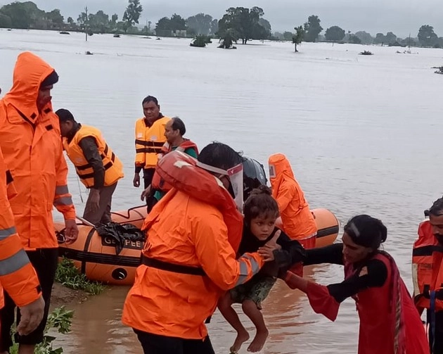 मध्यप्रदेश में 1250 से ज्यादा गांवों में बाढ़ से हाहाकार, गृहमंत्री को भी करना पड़ा एयरलिफ्ट - Madhya Pradesh flood : Home minister airlifted