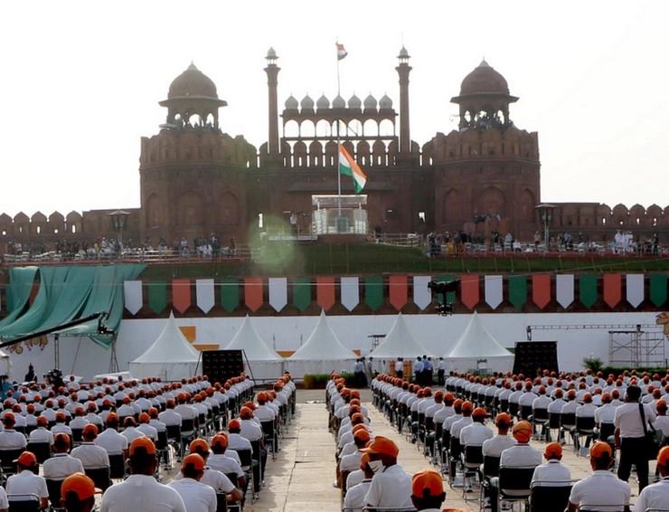 Independence Day 2021 : अभेद्य सुरक्षा के बीच लालकिले की प्राचीर से PM मोदी का संबोधन, 300 कैमरों की नजर, एसपीजी ने संभाली कमान - Prime Minister Modi's address from Red Fort