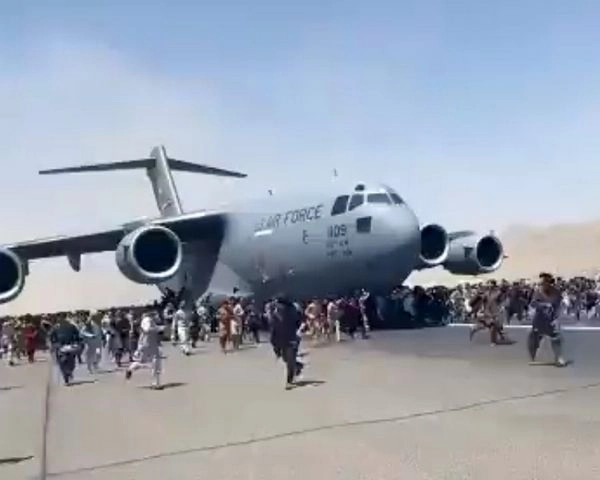 'अपनों' को बचाने के लिए काबुल पहुंचा भारतीय वायुसेना का विमान - Indian Air Force plane reached Kabul