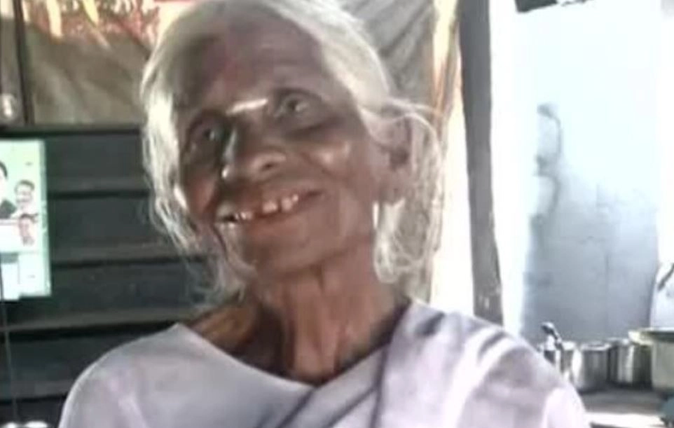 ये बुजुर्ग महिला 30 साल से 1 रुपए में बेच रही हैं इडली - Idli, old woman, tamilnadu, lockdown, corona
