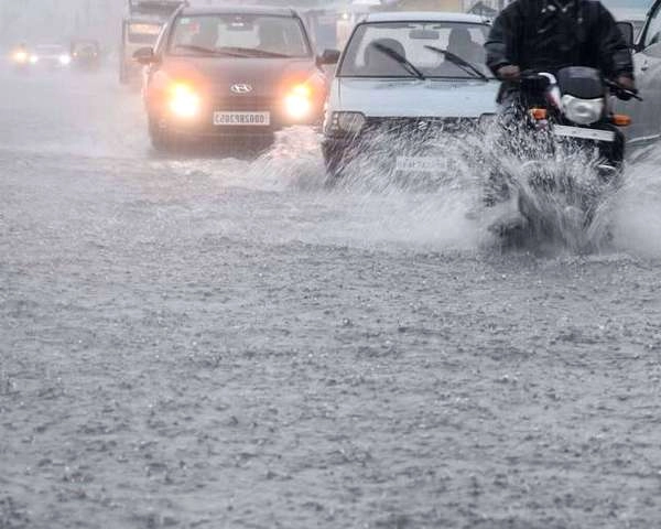 दिल्ली में बारिश, मौसम विभाग ने दी यह चेतावनी - Delhi rain : weather department warning