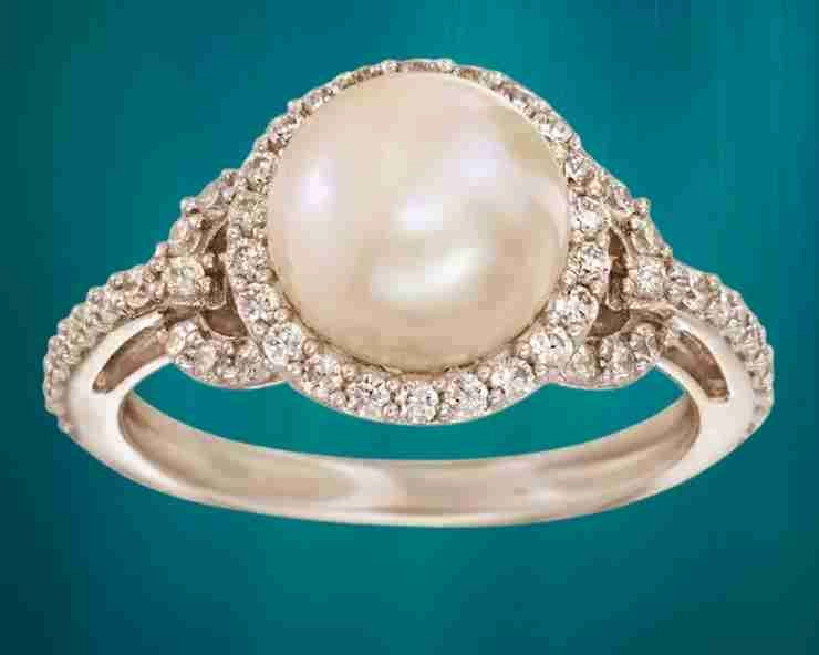 मोती पहनने के 4 फायदे, किस राशि वालों को पहनना चाहिए मोती, जानिए - Benefits of wearing pearl