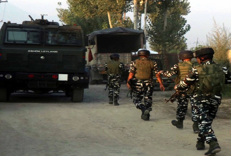 जम्मू-कश्मीर में बड़े आतंकी ठिकाने का भंडाफोड़, IED और विस्फोटक बरामद