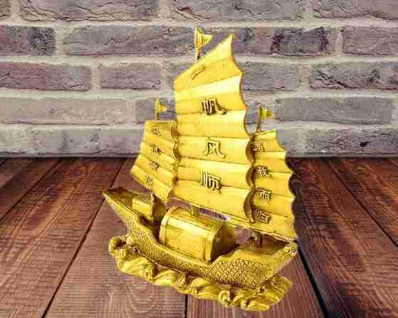 फेंगशुई अनुसार घर में सुनहरी बोट रखने के 5 फायदे - Golden boat in feng shui