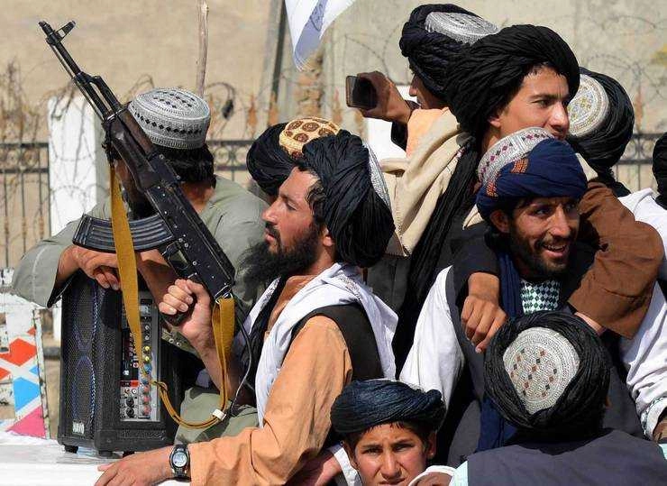 Afghanistan : 20 साल पुराने रंग में आया तालिबान, दाढ़ी बनवाने और म्यूजिक पर लगाया बैन, शुरू की बर्बर सजाएं