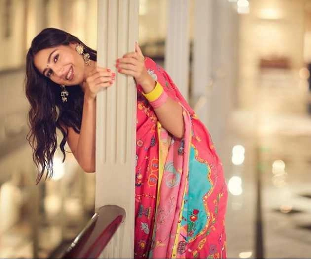 Sara Ali Khan ने Saree में शेयर की खूबसूरत Photos, बोलीं- साड़ी में नारी हमेशा ही प्यारी... - sara ali khan saree look viral on social media