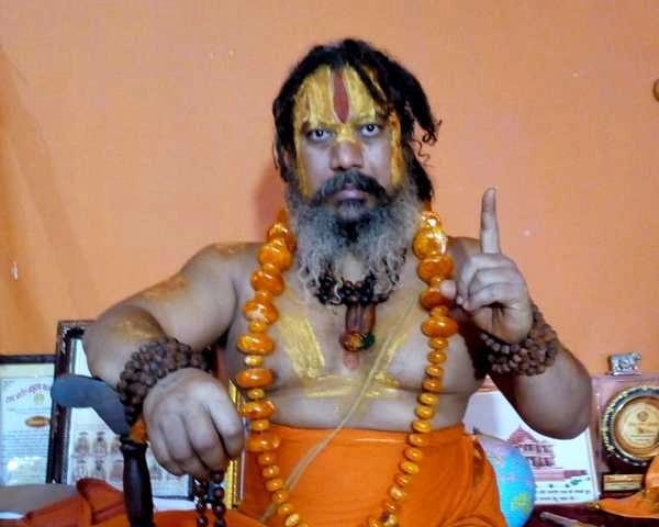 Swami Paramhans Das | सरयू में जल समाधि से पहले अयोध्या के स्वामी परमहंस दास ने किया कफन पूजन