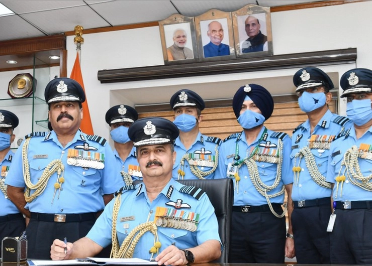 New IAF Chief : भारतीय वायुसेना के प्रमुख बने एयर चीफ मार्शल वीआर चौधरी, जानें उनके बारे में सबकुछ - Air Chief Marshal VR Choudhary appointed as the Chief of Indian Air Force