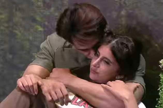 Bigg Boss 15 : घर के कोने में रोमांस करते नजर आए ईशान सहगल और मीशा अय्यर, वीडियो वायरल - bigg boss 15 ishaan sehgal and mayesha iyer kiss each other in front of camera video viral