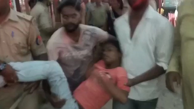 अयोध्या में दुर्गा पूजा जागरण के दौरान फायरिंग, 1 की मौत, 2 बच्चियां घायल