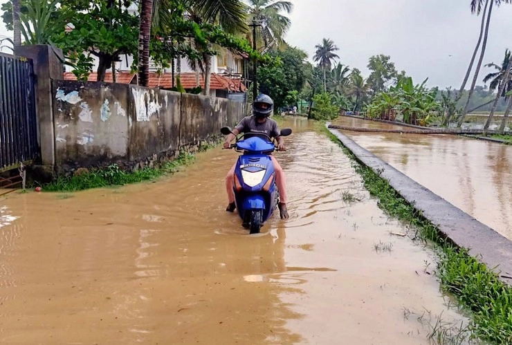 Weather Alert: केरल में भारी बारिश का कहर, इन राज्यों में भारी बारिश का अलर्ट