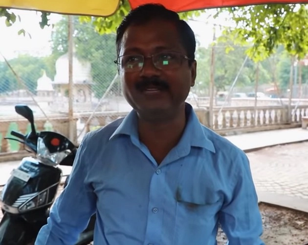ग्वालियर में चाट बेच रहा है केजरीवाल का हमशक्ल, सोशल मीडिया पर वीडियो वायरल - Kejriwal duplicate is selling chat in Gwalior, video viral
