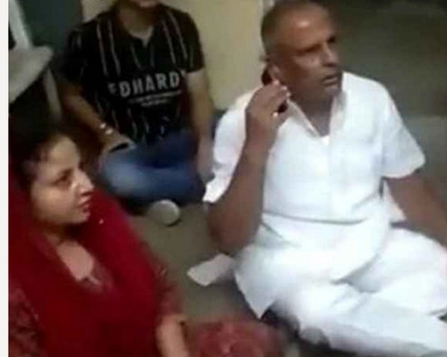 थाने में फर्श पर बैठी महिला विधायक, दारू पार्टी पर दिया बड़ा बयान