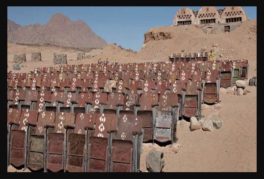 भांग के नशे में रेगि‍स्‍तान में बना दिया ‘फि‍ल्‍म थि‍येटर’, इसके बाद जो हुआ वो किसी ने नहीं सोचा था!