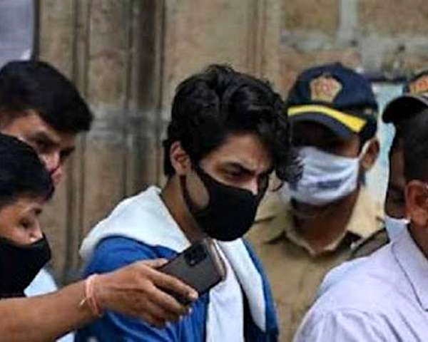 आर्यन खान केस की जांच के लिए NCB की टीम मुंबई पहुंची - NCB team reaches Mumbai to investigate Aryan Khan case