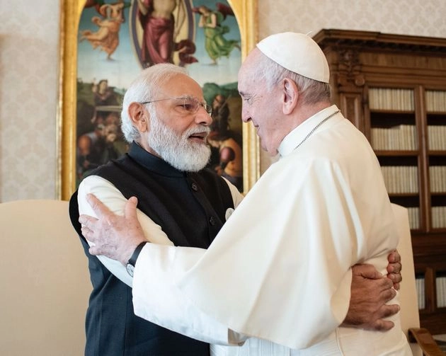 पीएम मोदी ने पोप फ्रांसिस से मुलाकात की, दिया भारत आने का न्योता