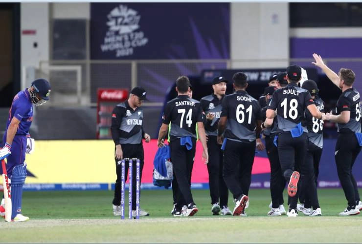 54 गेंदों पर रन ही नहीं लिया भारतीय बल्लेबाजों ने, सोशल मीडिया पर जमकर उड़ा मजाक - Indian batting trolled for sluggish performance vs Newzealand