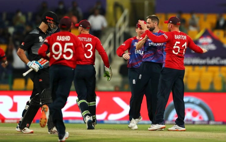 T20 World Cup में इंग्लैंड ने न्यूजीलैंड का विजय रथ रोका, सेमीफाइनल की उम्मीदें जिन्दा रखीं - England ends Newzealand's winning streak in T20 World Cup