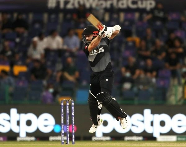 T20 World Cup सेमीफाइनल में न्यूजीलैंड ने पाकिस्तान के खिलाफ टॉस जीतकर चुनी बल्लेबाजी - New Zealand have won the toss and have opted to bat against Pakistan