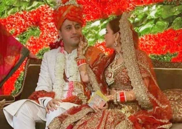 शादी के बंधन में बंधीं 'कुंडली भाग्य' एक्ट्रेस श्रद्धा आर्या, गोद में उठाकर स्टेज पर लेकर गए राहुल - tv actress shraddha arya wedding photos viral on social media