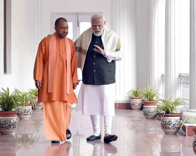 CM योगी ने शेयर की पीएम मोदी के साथ तस्वीर, कविता के जरिए कही बड़ी बात - CM Yogi shares picture of PM Modi