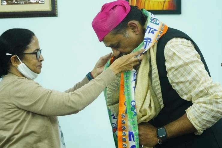 कांग्रेस से 'आजाद' हुए कीर्ति, CM ममता बनर्जी ने दिलाई TMC की सदस्यता - congress leader kirti azad join tmc in delhi