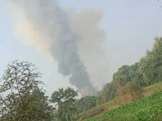 गुजरात में रासायनिक संयंत्र में विस्फोट, 2 की मौत - fire in chemical plant, 2 dies
