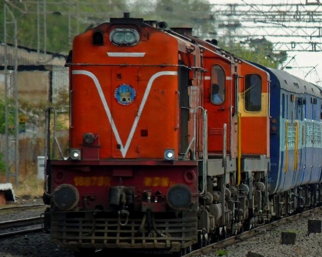 महाराष्ट्र में नासिक के पास ट्रेन हादसा, पटरी से उतरे डिब्‍बे, बचाव कार्य जारी