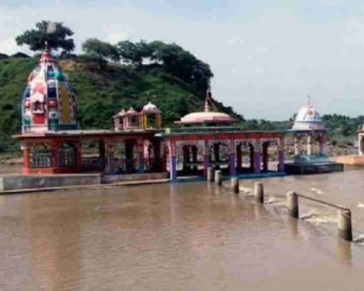 Mandir Mystery : पानी से जलती माता की ज्योत, बारिश में डूब जाता है मंदिर