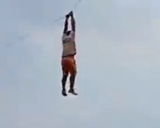 पतंग के साथ उड़ा आदमी, सोशल मीडिया पर वायरल हुआ वीडियो