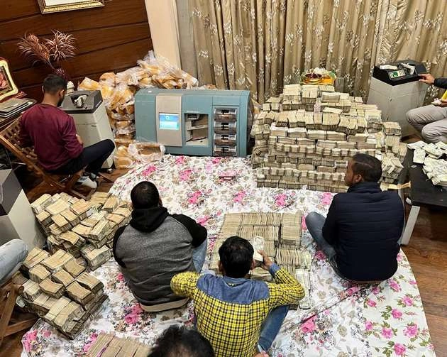 इत्र कारोबारी के घर इनकम टैक्स विभाग का छापा, 100 करोड़ से अधिक की नकदी बरामद - Income tax department raid at perfume trader's house