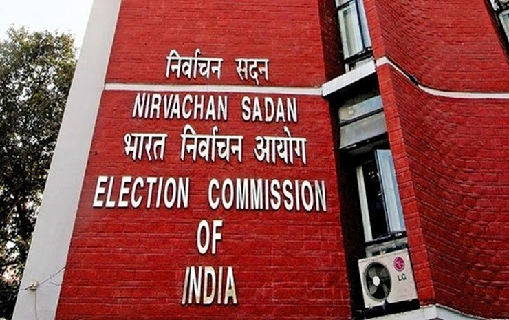 Aadhaar Data Leak होने पर चुनाव आयोग ने अधिकारियों को लगाई फटकार, दी कड़ी चेतावनी - Aadhaar-voter list linkage: Election Commission warns of severe action against poll officials if Aadhaar data leaked