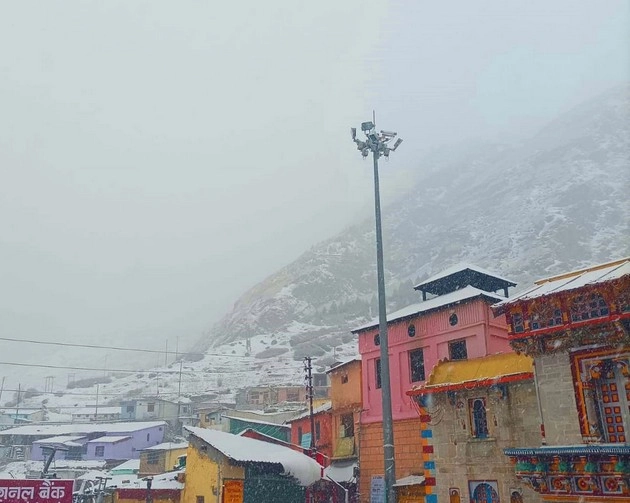 उत्तराखंड में भारी बर्फबारी, केदारनाथ में जमी डेढ़ फुट बर्फ - snowfall in Uttarakhand
