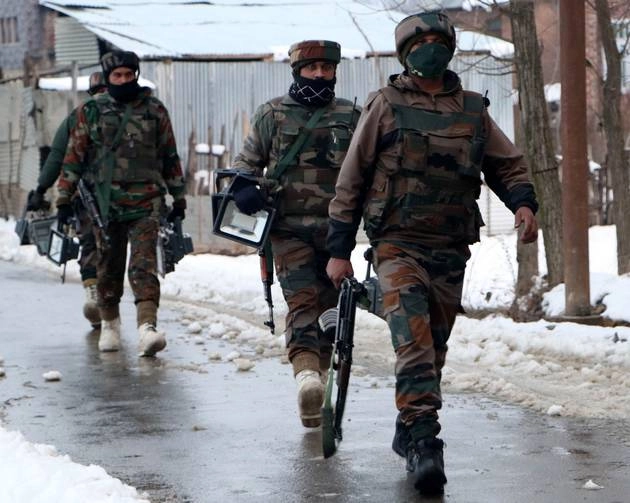 Jammu-Kashmir : जम्मू-कश्मीर के कुपवाड़ा और कुलगाम में मुठभेड़ जारी, अब तक 4 आतंकियों को सुरक्षाबलों ने किया ढेर - jammu and kashmir kupwara encounter killed terrorist identified as a pakistani linked with terror outfit let