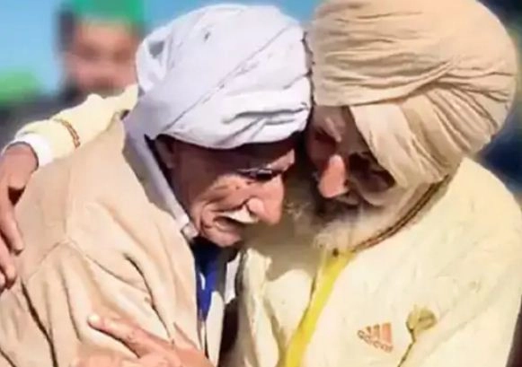 भारत-पाकिस्‍तान बंटवारे के 74 साल बाद मिले बिछड़े भाई, भाइयों का मिलन देख हर कोई फूट-फूटकर रोने लगा