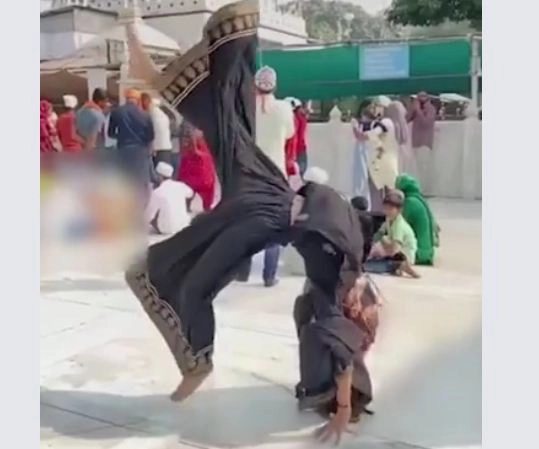 कौन है मिशा जिसने दरगाह में कव्‍वाली की धुन पर जिम्नास्टिक्‍स कर खड़ा कर दिया विवाद, टि‍क्‍की और इंस्‍टाग्राम पर हैं लाखों फॉलोअर्स - Misha, ajmer sharif dargah, gymnastic in mosque, muslim girl