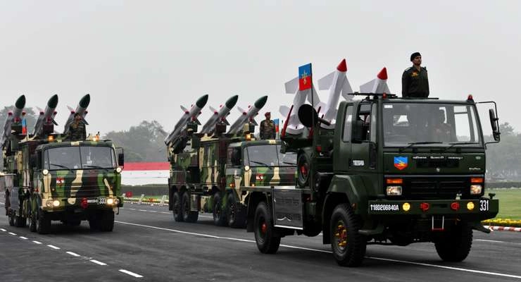 28 हजार करोड़ से ज्यादा के स्वदेशी हथियारों से बढ़ेगी भारतीय सेनाओं की ताकत, रक्षा मंत्रालय ने दी मंजूरी - defence ministry approves proposals worth rs 28732 crore for armed forces