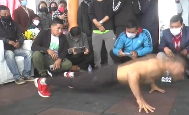1 मिनट में किए 109 पुशअप, युवक ने तोड़ा अपना ही रिकॉर्ड - 109 pushups done in 1 minute
