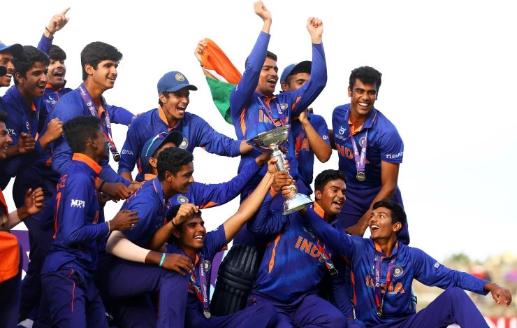 घर लौटी Under 19 की विश्व विजेता टीम, अहमदाबाद में बोर्ड करेगा सम्मान - Under 19 team returns to India felicitation proramme tommorrow in Ahemdabad