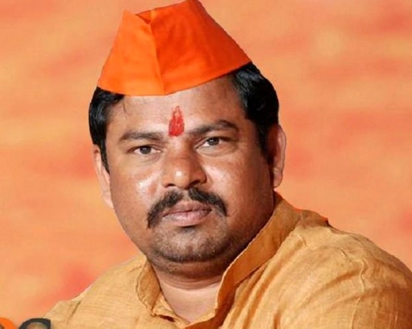 भाजपा विधायक की धमकी, योगीजी ने हजारों बुलडोजर मंगवा लिए हैं... - BJP MLA video viral