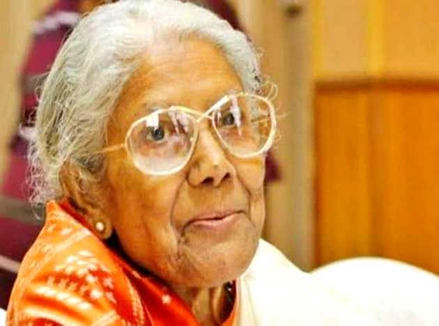 राजकीय सम्मान के साथ हुआ संध्या मुखर्जी का अंतिम संस्कार - sandhya mukherjee cremated with state honors