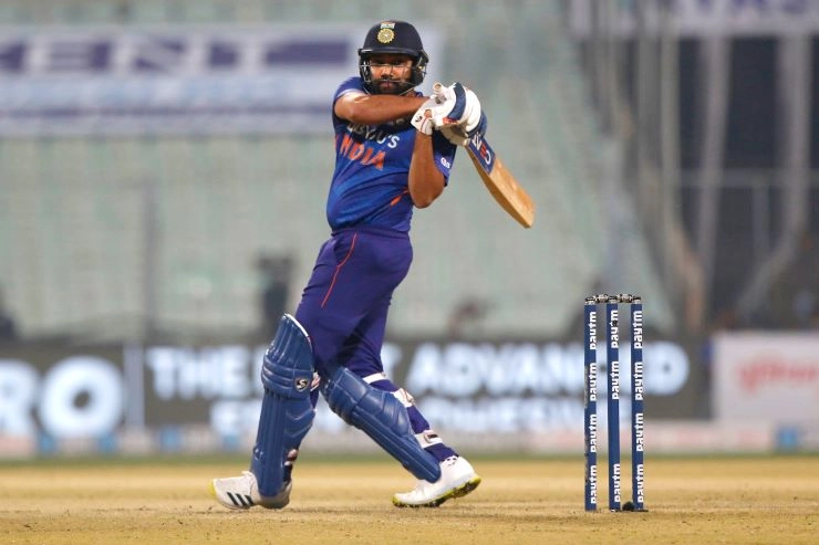 रोहित शर्मा ने खुद की जगह ऋतुराज गायकवाड़ से कराई ओपनिंग, दोनों हुए सस्ते में आउट - Skipper Rohit Sharma demoted himself in batting order