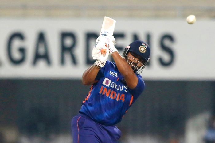 ऋषभ पंत के तूफानी पहले वनडे शतक की बदौलत भारत ने तीसरा मैच 5 विकेट से जीतकर सीरीज पर जमाया कब्जा - Rishabh Pants firey ton seals the deal for team India against England
