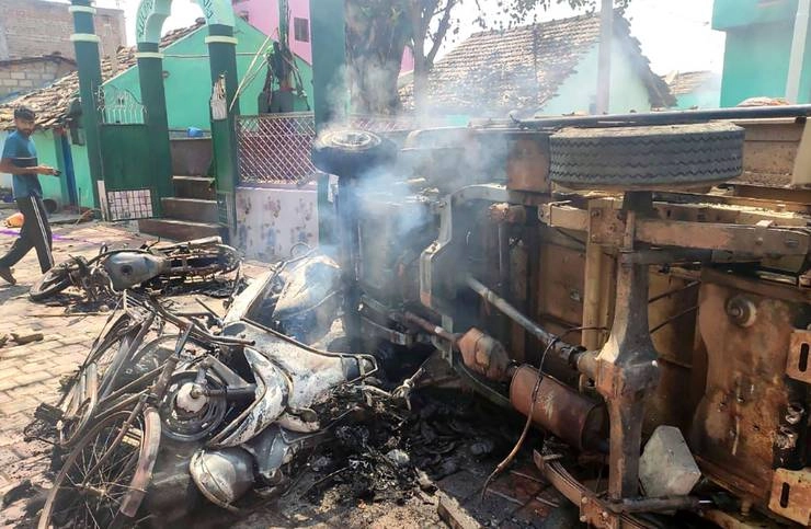 कर्नाटक : बजरंग दल कार्यकर्ता की हत्या मामले में 2 लोग गिरफ्तार, शिवमोगा में हालात तनावपूर्ण, धारा 144 लागू - 26 year old harsha was attacked with a knife in shivamogga tension increased in the area