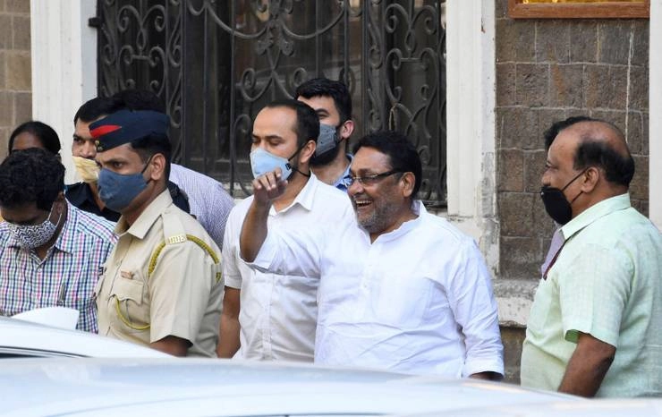 गर्माई महाराष्ट्र की सियासत : नवाब मलिक 8 दिन तक ED की रिमांड में रहेंगे, पवार ने CM ठाकरे से की मुलाकात - nawab malik arrested by ed dawood ibrahim related questioning