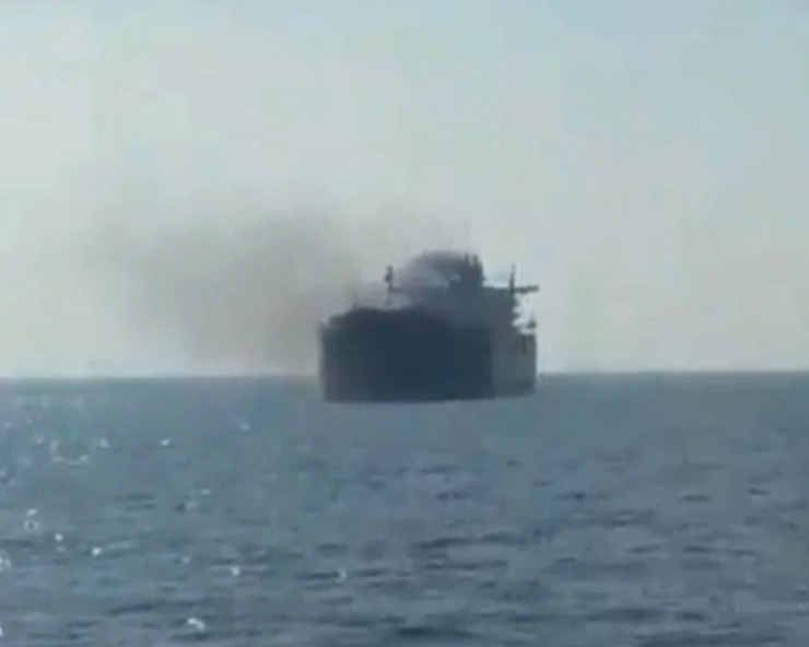 बारूदी सुरंग से टकराकर डूबा जहाज, 4 सदस्य लापता - Cargo ship sinks off coast of Ukrainian port Odessa after explosion