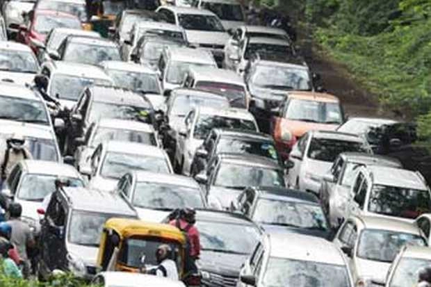 सीहोर में रुद्राक्ष महोत्सव के कारण भोपाल इंदौर हाईवे पर लगा 40 किलोमीटर लंबा जाम, आयोजन निरस्त - 40 km long jam on Bhopal-Indore highway