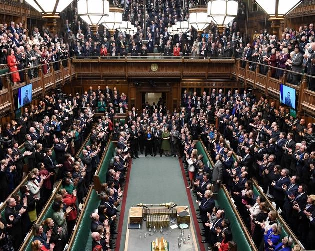 जेलेंस्की ने जीता ब्रिटेन के सांसदों का दिल, मिला स्टैंडिंग ओवेशन - Zelenskyy historical speech in British Parliament